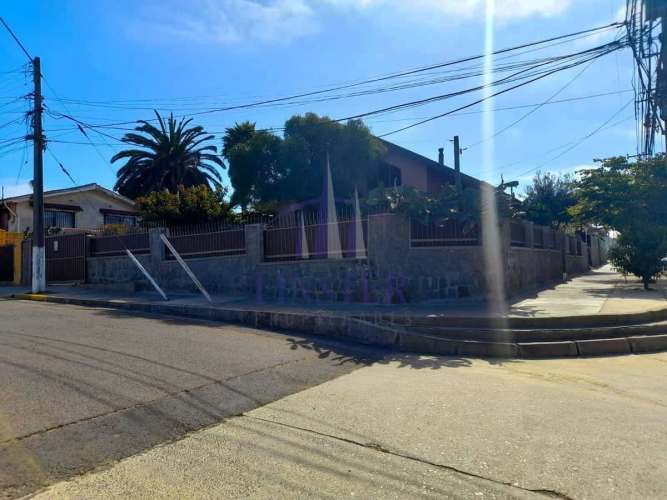 Espectacular Casa Sólida En El Corazón De Quintero