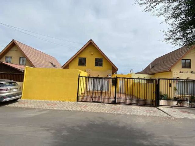 Amplia casa 4d/3b, Cuatro Esquinas/Cisternas