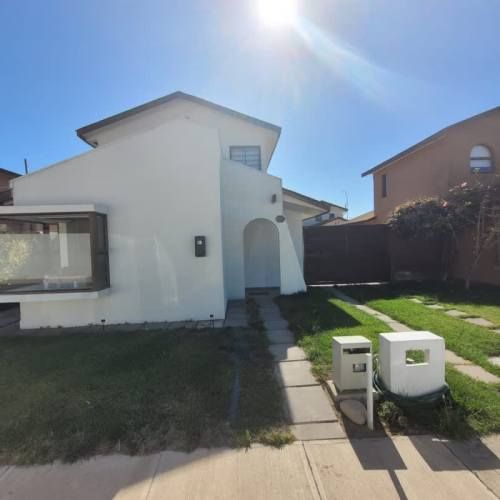 CASA DE 3D/3B CON PISCINA EN CONDOMINIO CERRADO –RAÚL BITRÁN