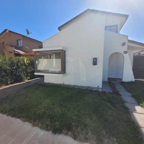 CASA DE 3D/3B CON PISCINA EN CONDOMINIO CERRADO –RAÚL BITRÁN