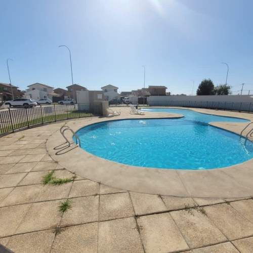 CASA DE 3D/3B CON PISCINA EN CONDOMINIO CERRADO –RAÚL BITRÁN