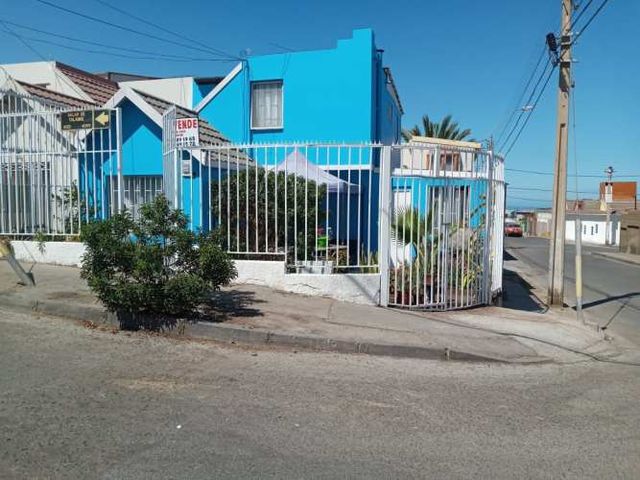 Casa ubicada cerca de Av Padre Alberto Hurtado.