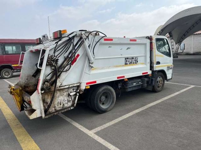 Camión de basura Mitsubishi Canter 4.7