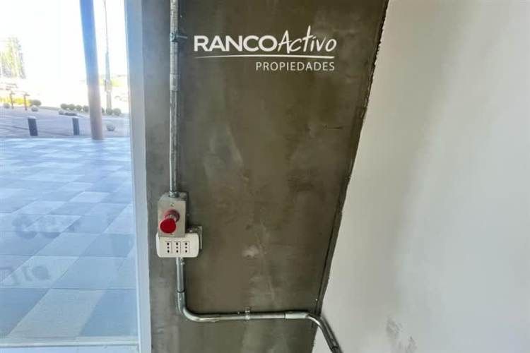 LOCAL COMERCIAL ADVA. LOS POETAS