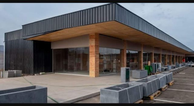 LOCAL COMERCIAL Strip Center caletera los libertadores