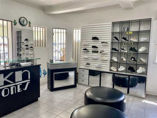 LOCAL COMERCIAL MANUEL MONTT/BARROS BORGOÑO/ELIODORO YAÑEZ