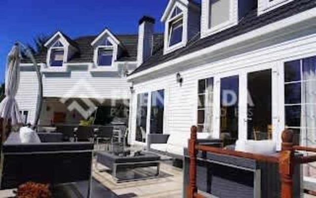 CASA Condominio frente a la olla restaurante