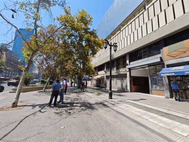 LOCAL COMERCIAL Local de 524 m2 con frente a Alameda, al lado Hotel San Francisco