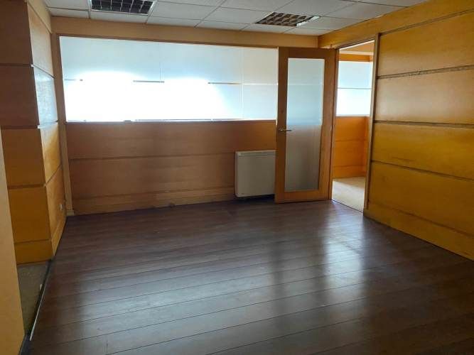 Oficinas amplias con 579 mts2 con varias dependencias en el centro de la ciudad.