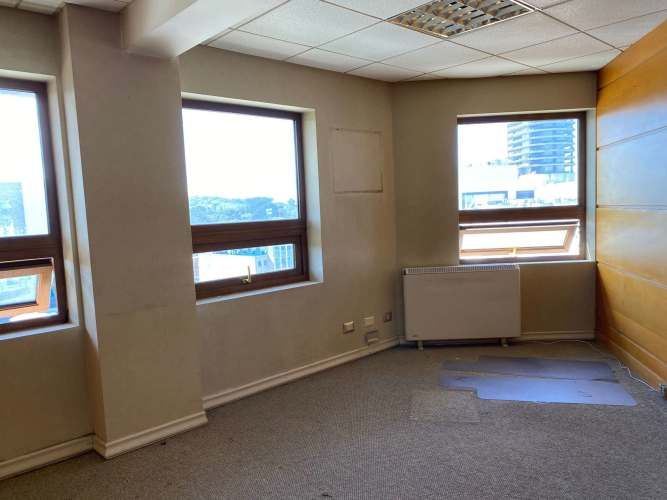 Oficinas amplias con 579 mts2 con varias dependencias en el centro de la ciudad.