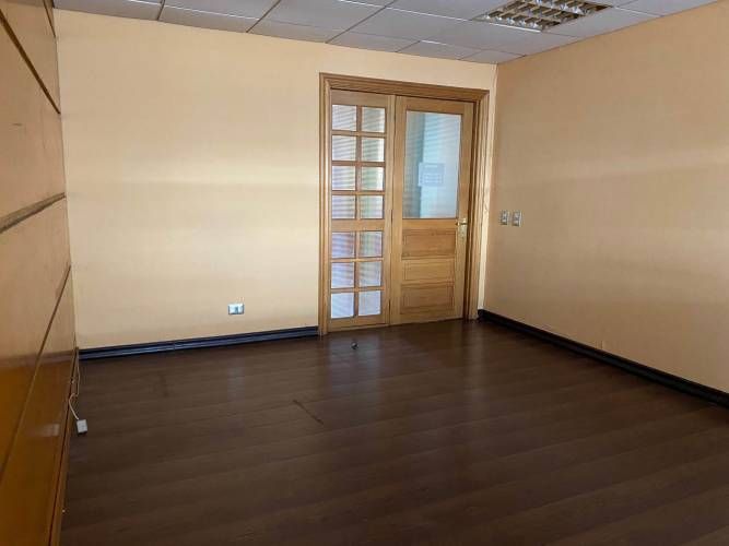 Oficinas amplias con 579 mts2 con varias dependencias en el centro de la ciudad.