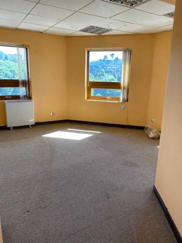 Oficinas amplias con 579 mts2 con varias dependencias en el centro de la ciudad.