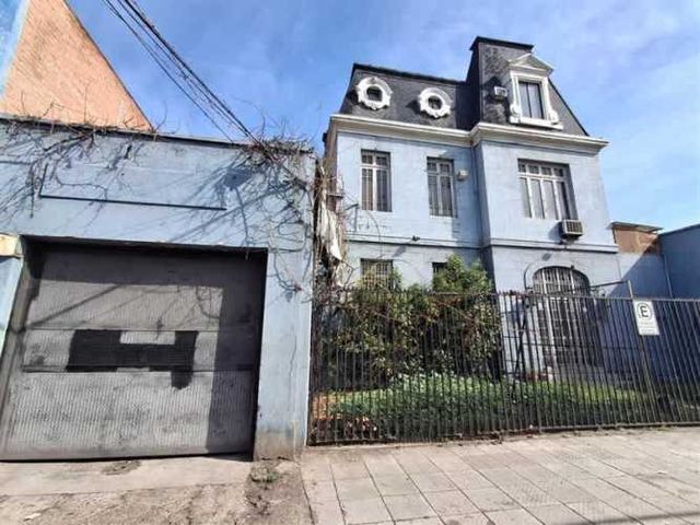 CASA Propiedad de 380 en Ñuble con Av. Vicuña Mackenna