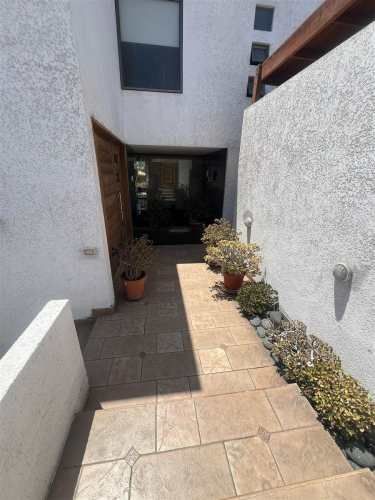 CASA Padre Hurtado / Francisco Bilbao