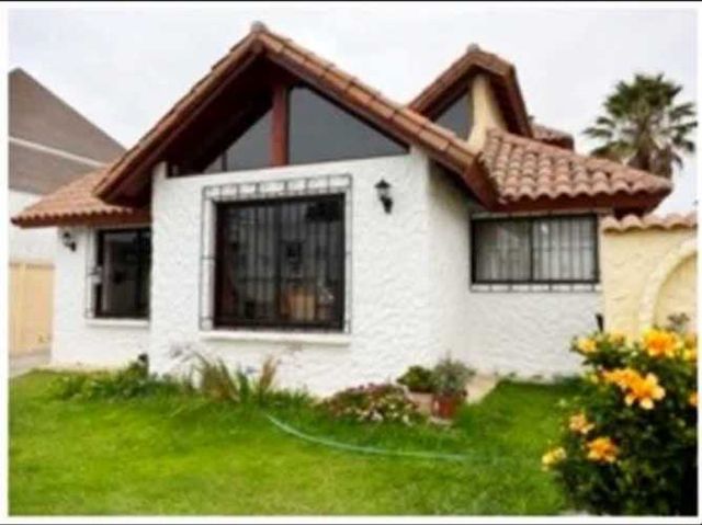 CASA Cerca de calle principal Los Geráneos