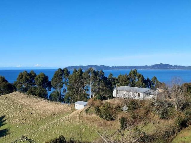 290m orilla de playa Isla Lemuy, 4.7 Ha parcela con casa