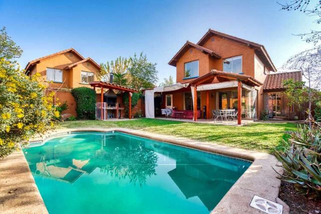 HERMOSA CASA EN COMUNA DE PEÑALOLEN (92619)