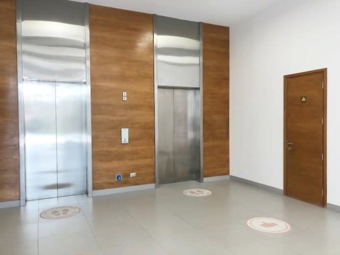 Oficina A PASOS DE SUPERMERCADO JUMBO Y DE EASY