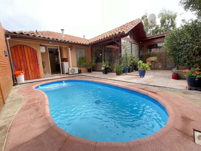 Se Vende Hermosa Casa de 1 Piso, en Condominio, Hacienda El Peñon, Comuna Puente Alto.