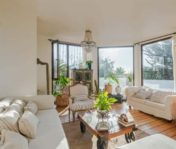 CASA Pasaje La Oración 4440