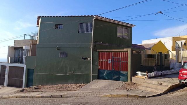 Casa 2 Pisos Con Bodega Y Estacionamiento