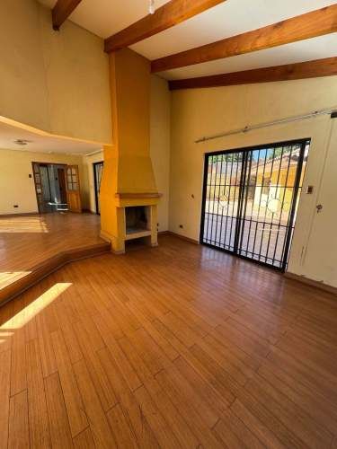 Se arrienda gran casa  (93196)