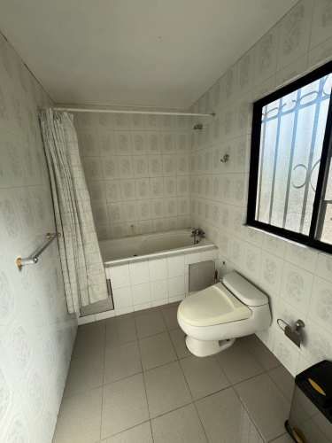 Se arrienda gran casa  (93196)