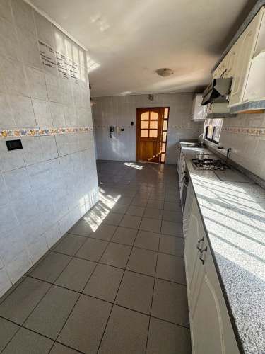 Se arrienda gran casa  (93196)