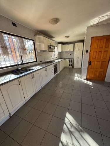 Se arrienda gran casa  (93196)