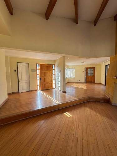 Se arrienda gran casa  (93196)