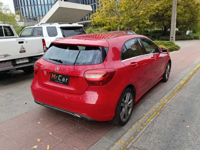 MERCEDES-BENZ A 200 2017