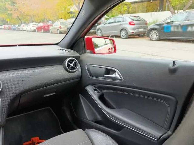 MERCEDES-BENZ A 200 2017