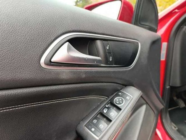 MERCEDES-BENZ A 200 2017