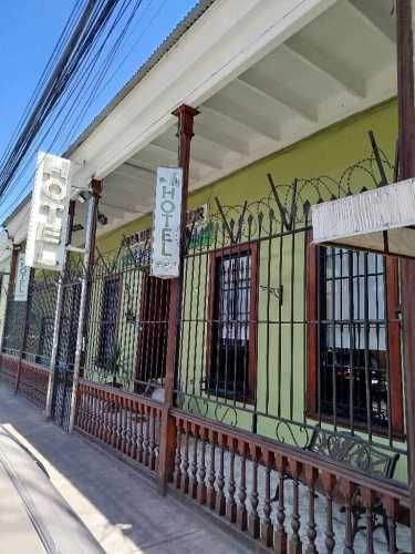 Arriendo Hotel Funcionando, Centro de Iquique, 14 Habitaciones todas equipadas y con Baños.