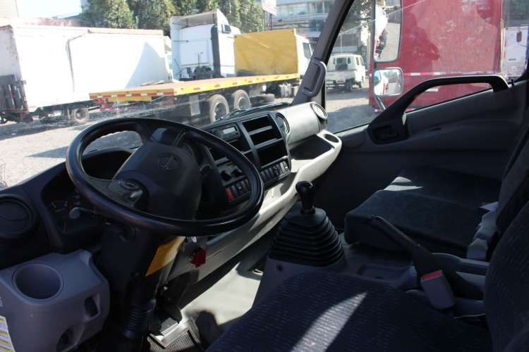 Camion Hino Xzu 917 año 2022 Full AC con Estanque Combustible Certificado