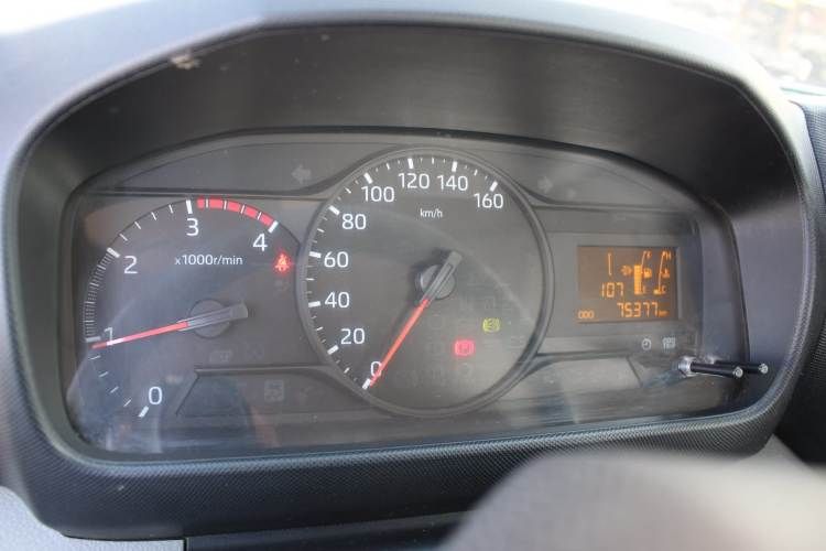 Camion Hino Xzu 917 año 2022 Full AC con Estanque Combustible Certificado