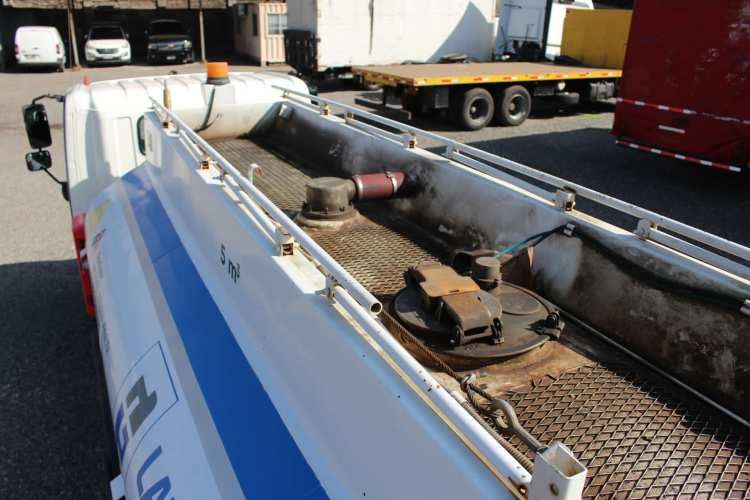 Camion Hino Xzu 917 año 2022 Full AC con Estanque Combustible Certificado