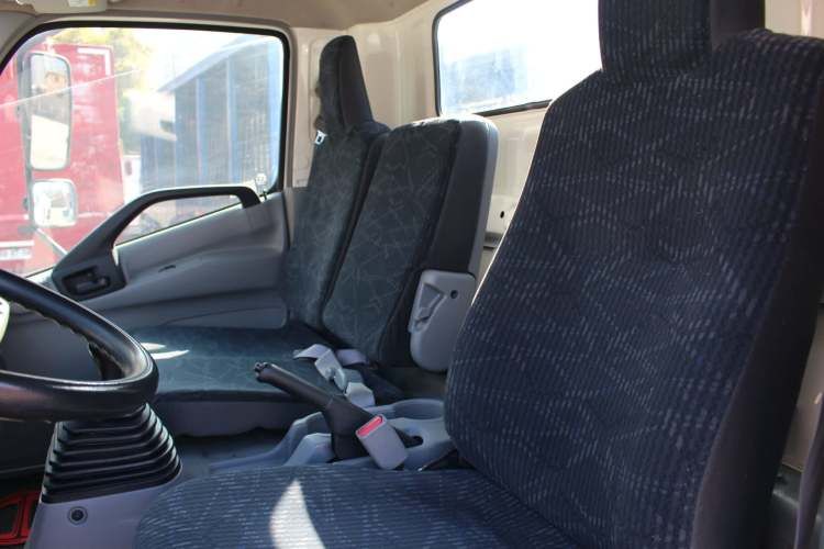 Camion Hino Xzu 917 año 2022 Full AC con Estanque Combustible Certificado