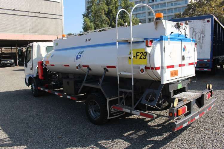 Camion Hino Xzu 917 año 2022 Full AC con Estanque Combustible Certificado