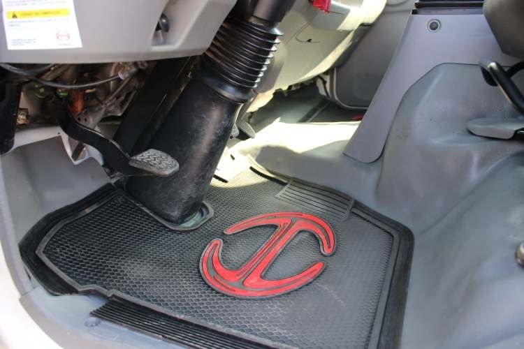 Camion Hino Xzu 917 año 2022 Full AC con Estanque Combustible Certificado