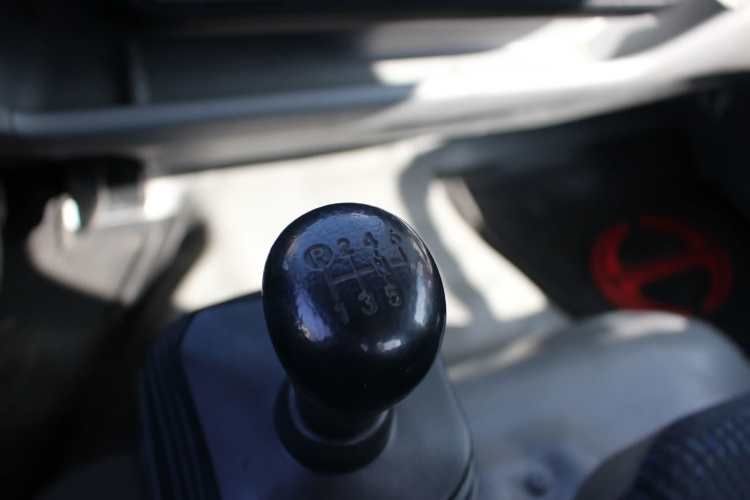 Camion Hino Xzu 917 año 2022 Full AC con Estanque Combustible Certificado