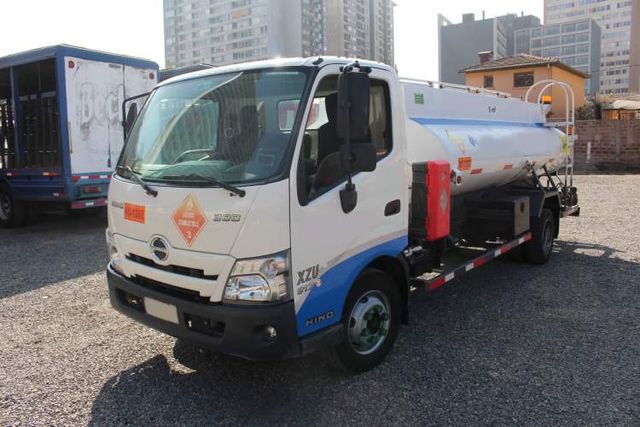 Camion Hino Xzu 917 año 2022 Full AC con Estanque Combustible Certificado