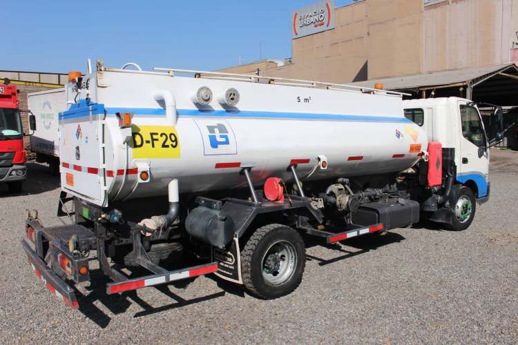 Camion Hino Xzu 917 año 2022 Full AC con Estanque Combustible Certificado