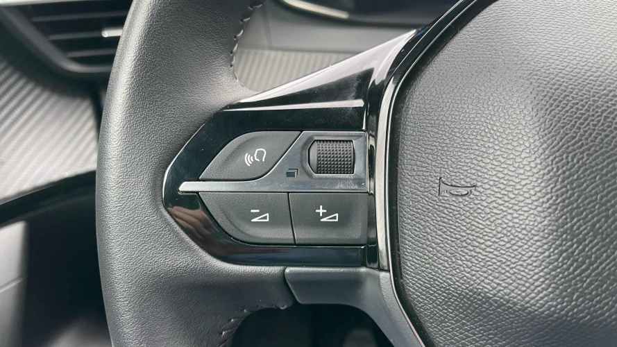 Peugeot 2008 Allure 130 (2024)