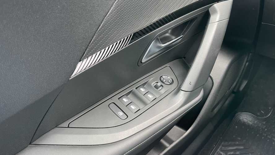 Peugeot 2008 Allure 130 (2024)