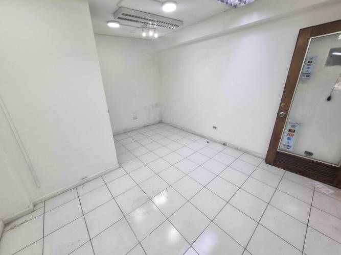 Local Comercial con Bodega (94061)