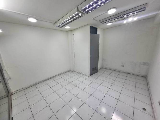 Local Comercial con Bodega (94061)