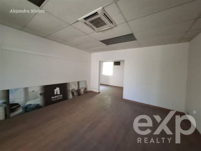 LOCAL COMERCIAL M. auxiliadora