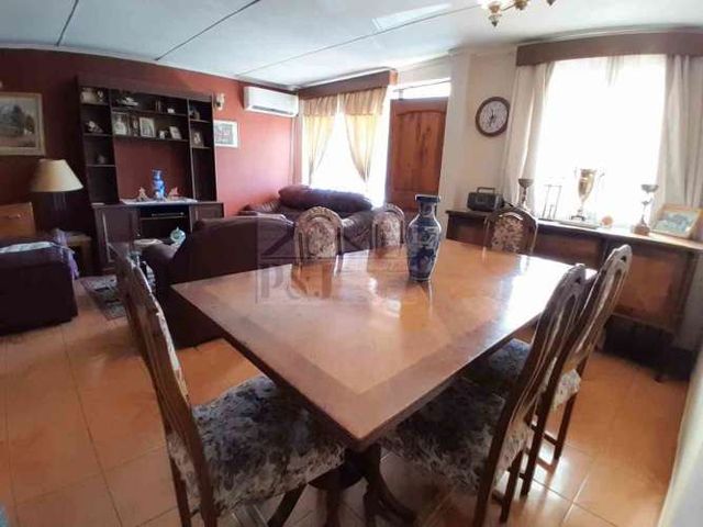 OPORTUNIDAD CASA CON 161M2 DE TERRENO 4D 2B