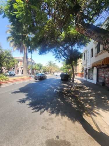 EXCELENTE LOCAL COMERCIAL A LA CALLE BRASIL. METRO